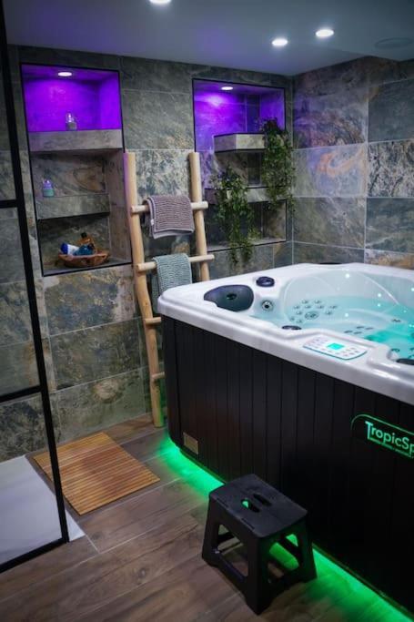 Nuit De La Sagesse "Jacuzzi Terrasse Et Parking Prive" Apartment Rouen Exterior photo